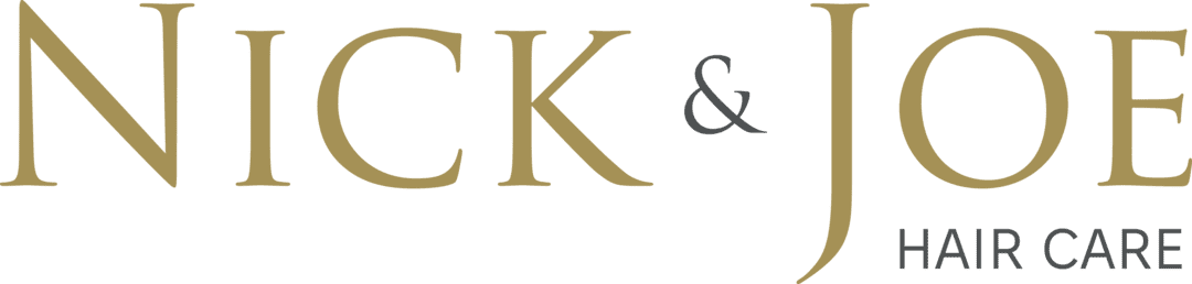 Logo di "Nick & Joe Hair Care" in oro e grigio su sfondo verde scuro.